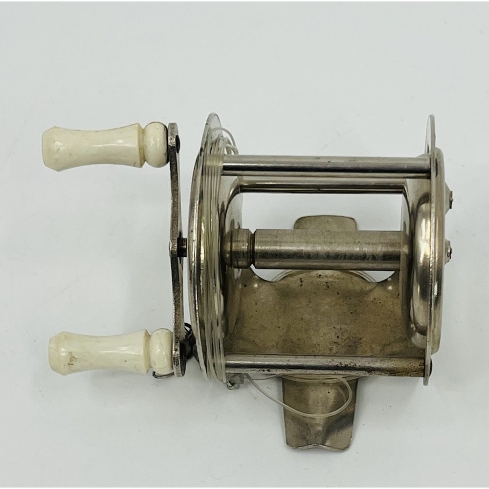 Vintage Small Light Fishing Reel Unbranded Works Steel ?